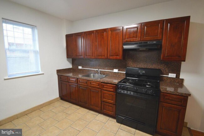 Building Photo - 2509 S Alder St