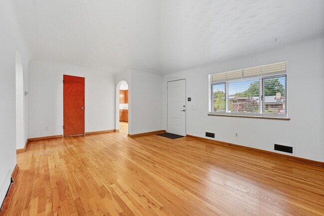 Building Photo - 3070 Reed St