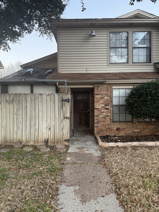 Building Photo - 4420 Hulen Cir W