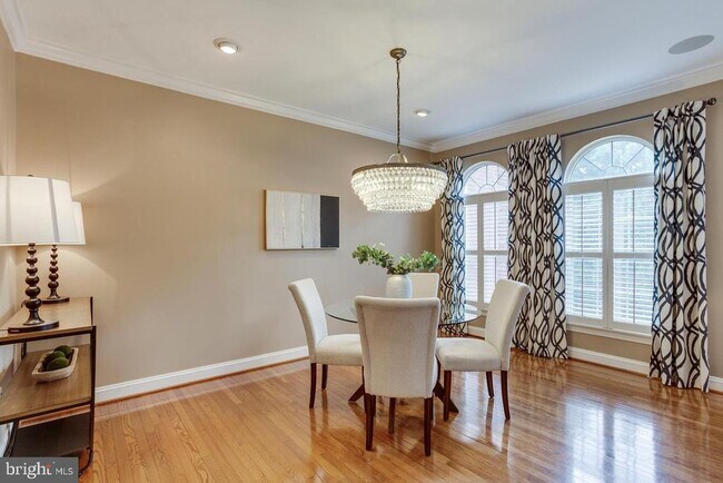 Building Photo - 9660 Glendevy Ct