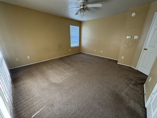 Building Photo - 1312 Saddle Dr