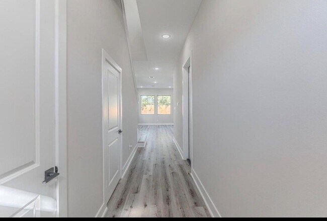 Building Photo - 15038 Wunderlust