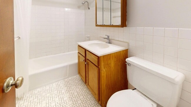 Building Photo - 2216 Pleasant Ave