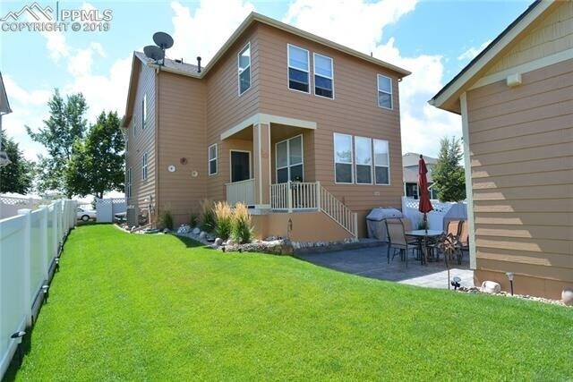 Building Photo - 2202 Hanham Dr