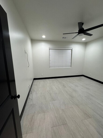 Building Photo - 4791 Crossroads Dr