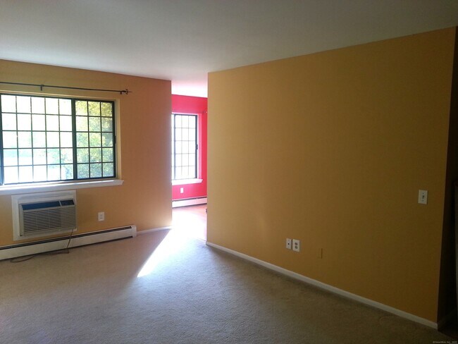 Building Photo - 8 Rollingwood Dr