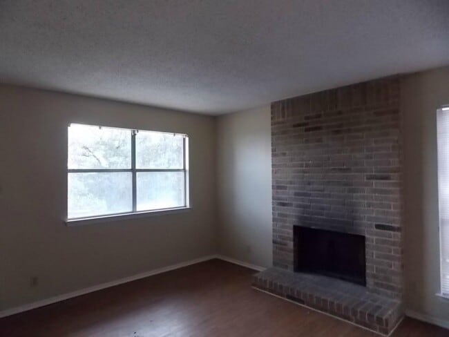 Building Photo - 8104 Dunn St