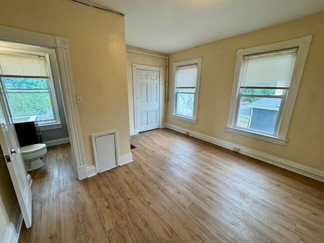 Building Photo - 4451 Highridge St