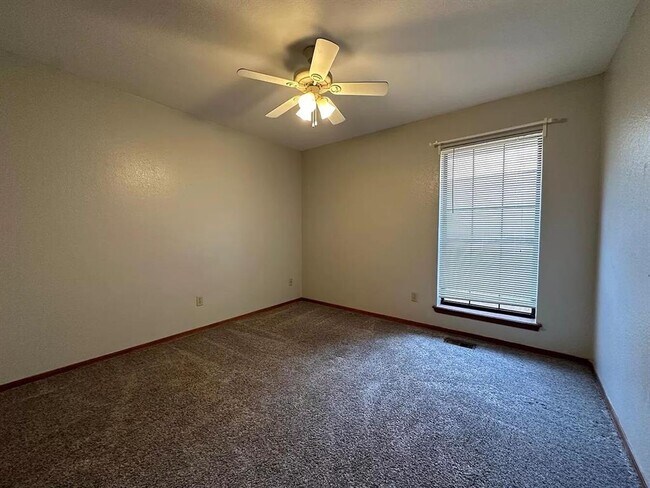 Building Photo - 512 Bonita Cir