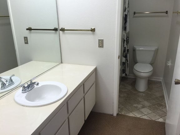 Building Photo - First floor condo!