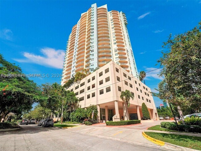 Building Photo - 2475 Brickell Ave