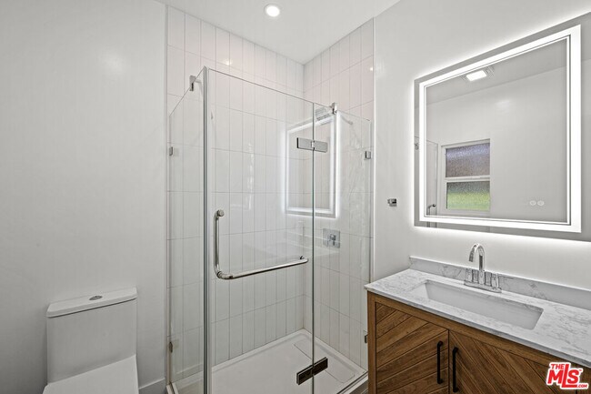 Building Photo - 1246 N Formosa Ave