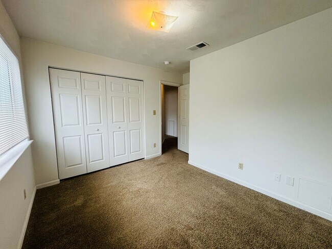 Building Photo - 400F Berryfield Lane