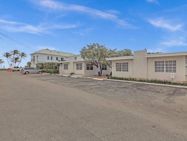 Building Photo - 318-320-320 Walnut St