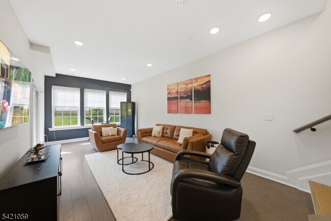 Building Photo - 12 Marigold Ct