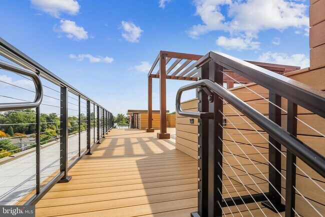 Building Photo - 1900 Lyttonsville Rd