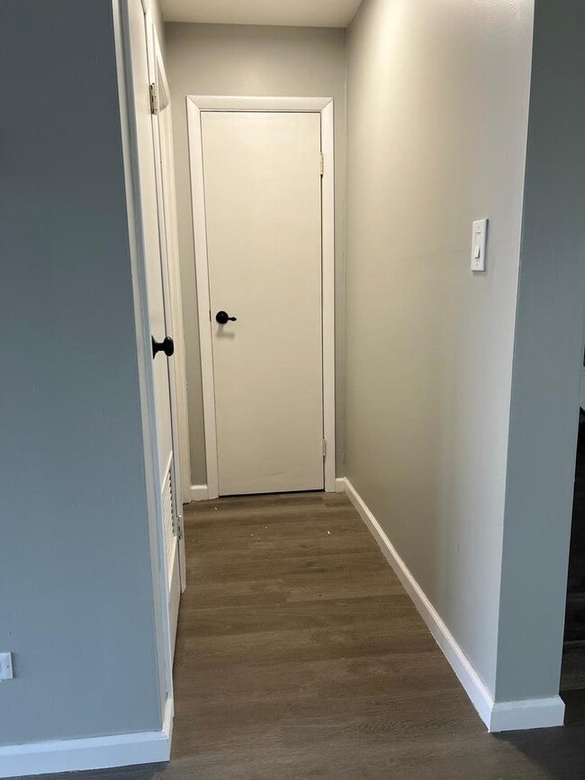 Building Photo - 5546 Carmel Dr