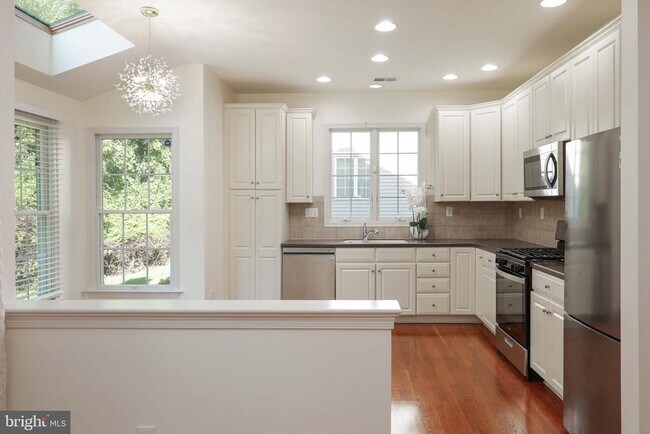 Building Photo - 11 Wedgewood Ct