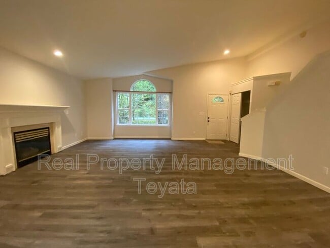 Building Photo - 25 Tumbling Water Dr
