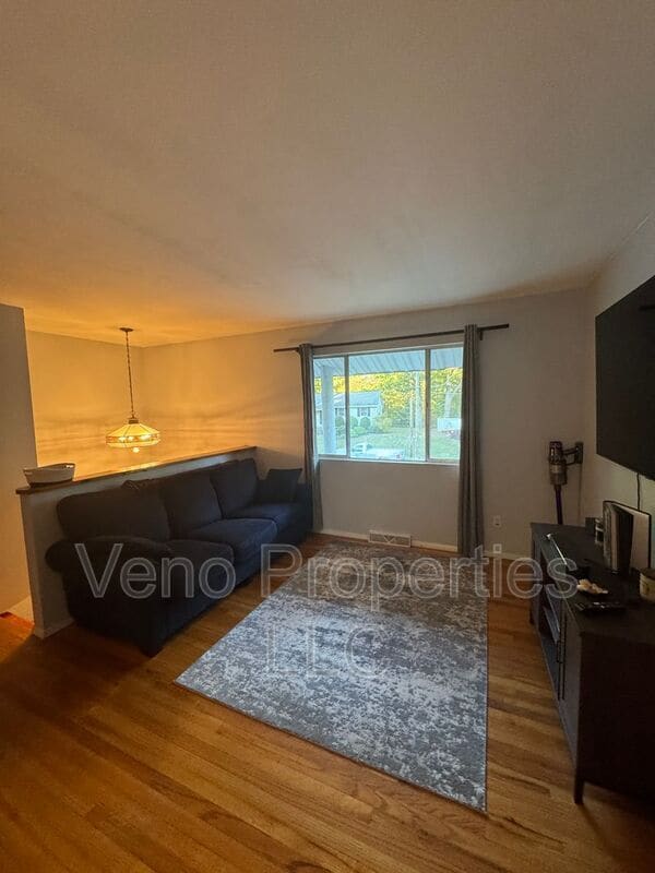 Building Photo - 13 Orenda Spring Dr