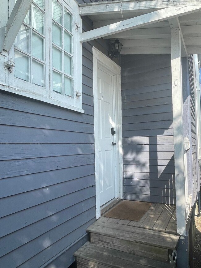 Building Photo - 526 Orange St