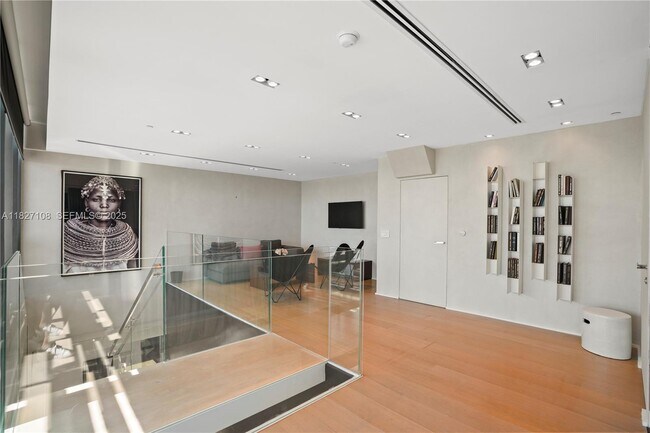 Building Photo - 650 NE 32nd St