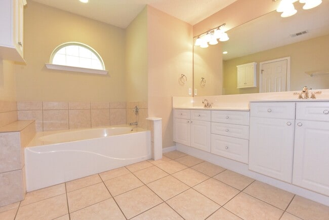 Building Photo - 1754 Post Oak Ct