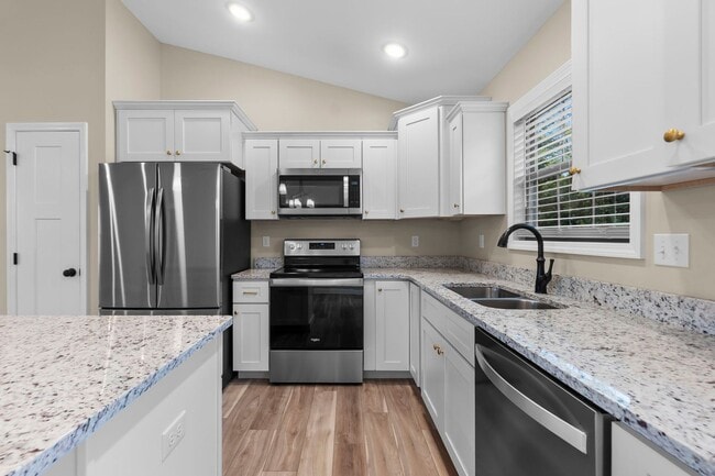 Building Photo - Charming 3 Bedroom, 2 Bathroom Home in Jac...