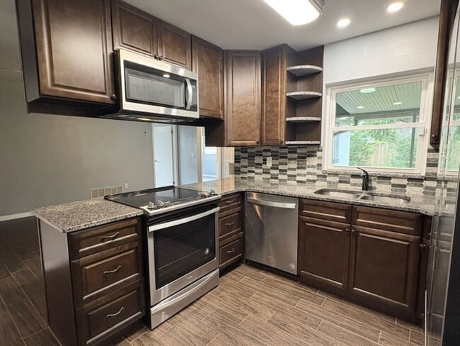 Building Photo - Beautiful 3 Bedroom Port Orange Home!