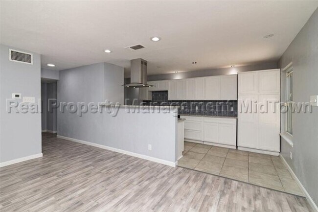 Building Photo - Stunning North Richland Hills
