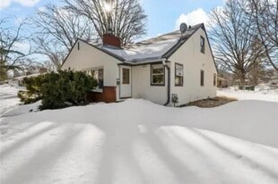 Building Photo - 5427 45th Ave N