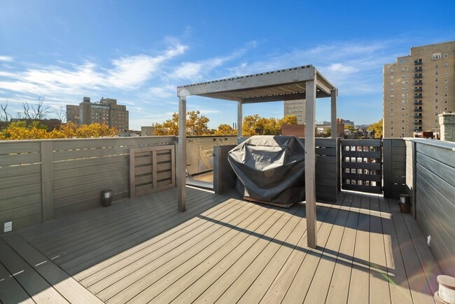 Building Photo - Incredible Rittenhouse Home