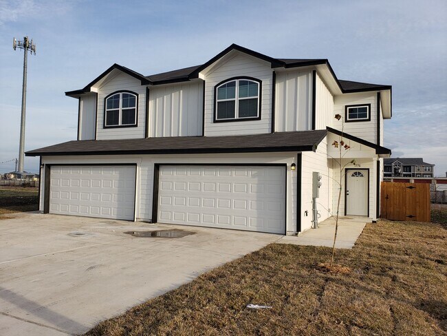 Primary Photo - Town home for rent