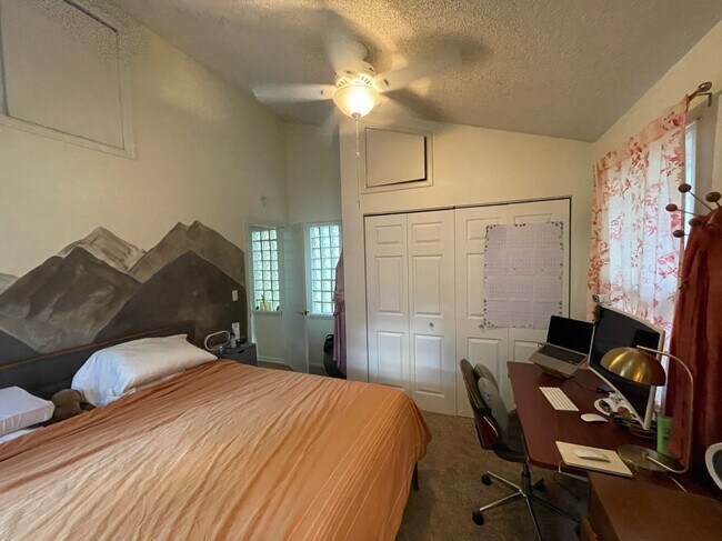 Building Photo - 417 E Magnolia St