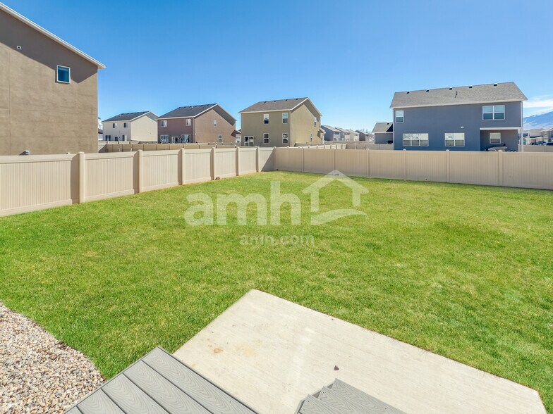 Building Photo - 1247 E Meadow Ranch Ln