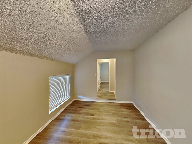 Building Photo - 317 Meandering Way Ct