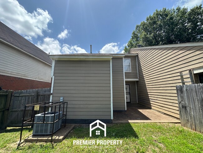 Building Photo - Beautiful 3BR/2BA Near Southwind | Soaring Vaulted Ceilings, Fireplace & Quiet Cove