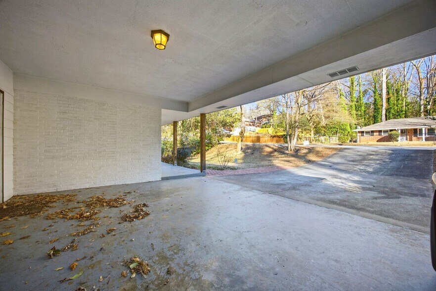 Building Photo - 2717 S Clark Dr