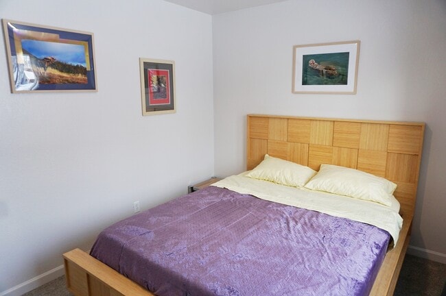 Building Photo - 1020 Friendly Ln