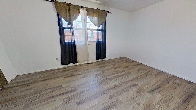 Building Photo - 2-Bedroom Townhome with Private Patio