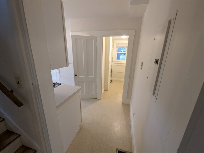 Building Photo - 112 King St