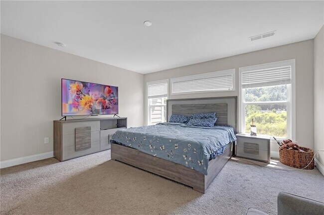 Building Photo - 1645 Hillcrest Dr