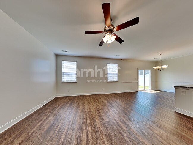 Building Photo - 525 Lateleaf Dr