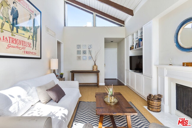 Building Photo - 1340 S Beverly Glen Blvd