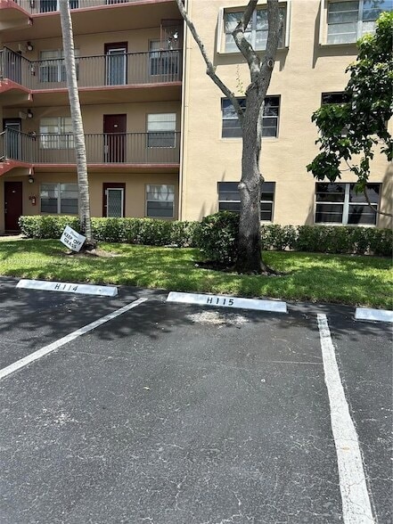 Building Photo - 13355 SW 9th Ct