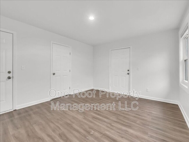 Building Photo - 324 N Hardesty
