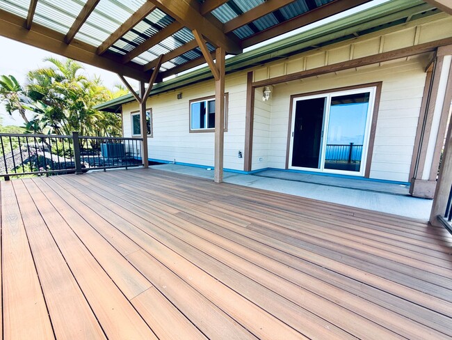 Building Photo - 4 bedroom, 2.5 bath with sweeping coastline views!