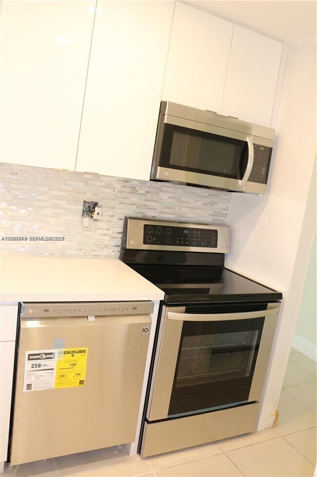 Building Photo - 8005 SW 107th Ave