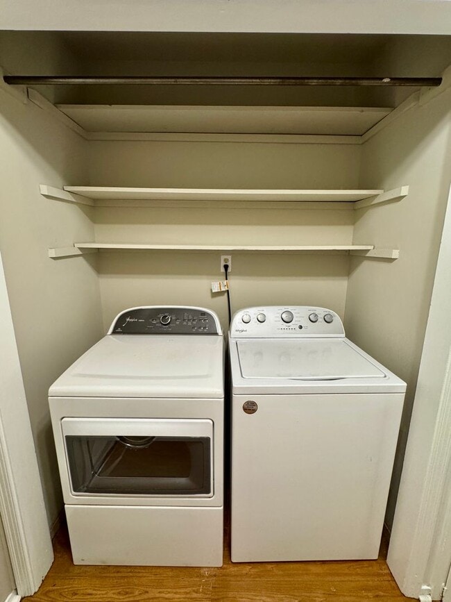 Building Photo - Check Out This 3 Bedroom / 2 Bathroom BRIC...