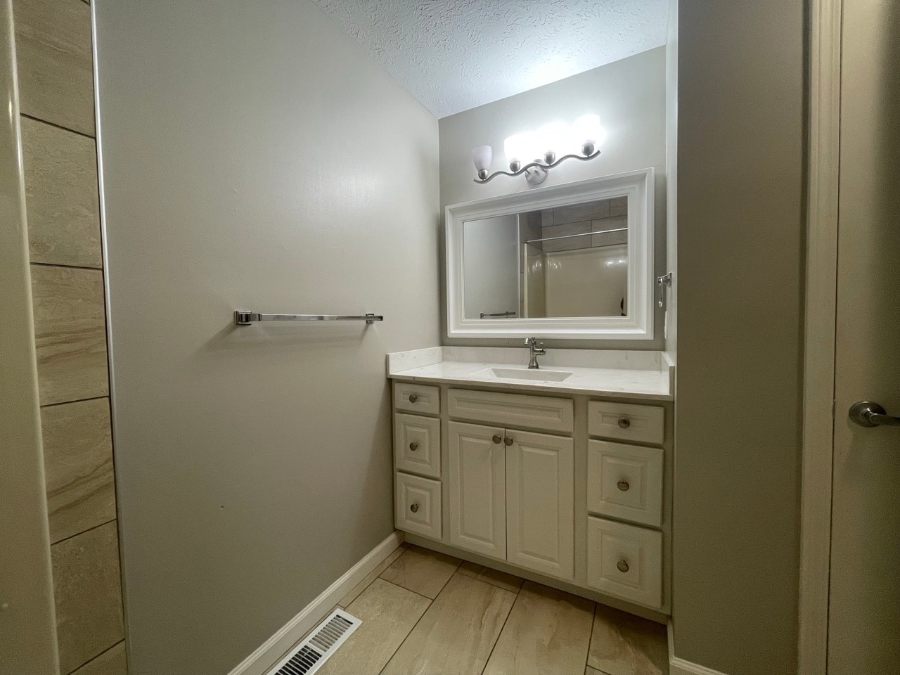 Building Photo - 8733 Hanover Dr